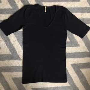 Body slimming black tee